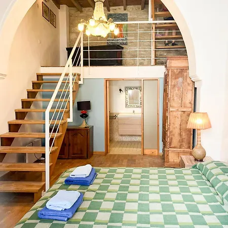 Square - With Access To Shared Pool 3 Minutes Walk Lantställe