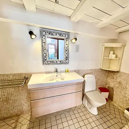Square - With Access To Shared Pool 3 Minutes Walk Lantställe