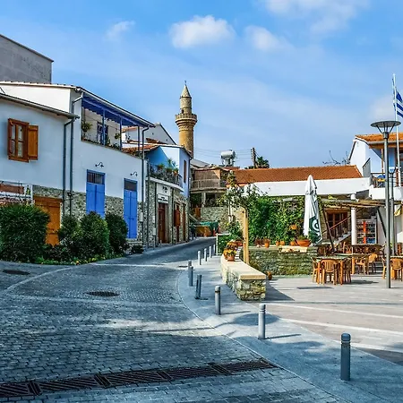 Landsted Square - With Pool 3 Minutes Walk