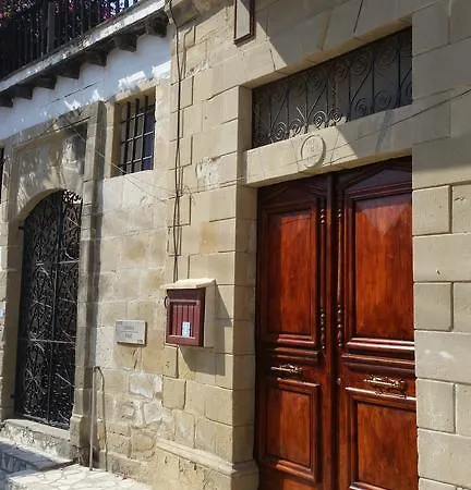 Square - With Access To Shared Pool 3 Minutes Walk