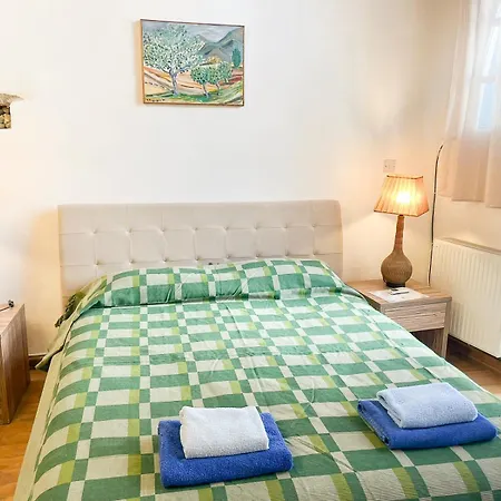 Square - With Access To Shared Pool 3 Minutes Walk Kalavasos