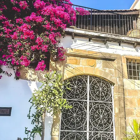 Square - With Access To Shared Pool 3 Minutes Walk *