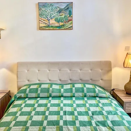 Country house Square - With Access To Shared Pool 3 Minutes Walk *