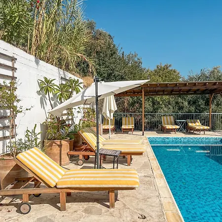 Country house Square - With Access To Shared Pool 3 Minutes Walk Kalavasos