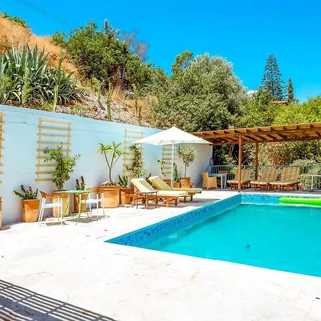 Square - With Access To Shared Pool 3 Minutes Walk Kalavasos