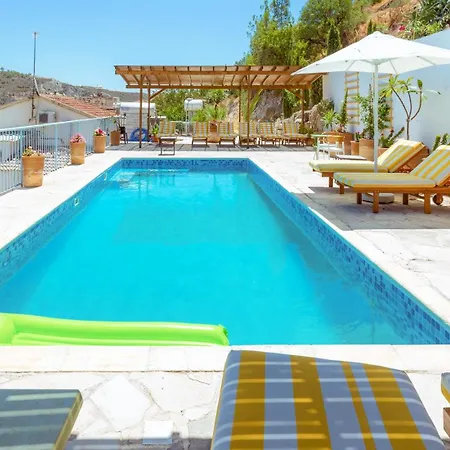 Square - With Access To Shared Pool 3 Minutes Walk * Kalavasos