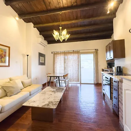 Landhaus Square - With Access To Shared Pool 3 Minutes Walk Kalavasos