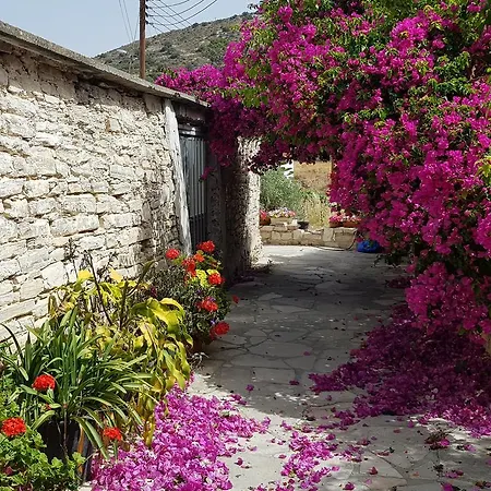 Square - With Access To Shared Pool 3 Minutes Walk