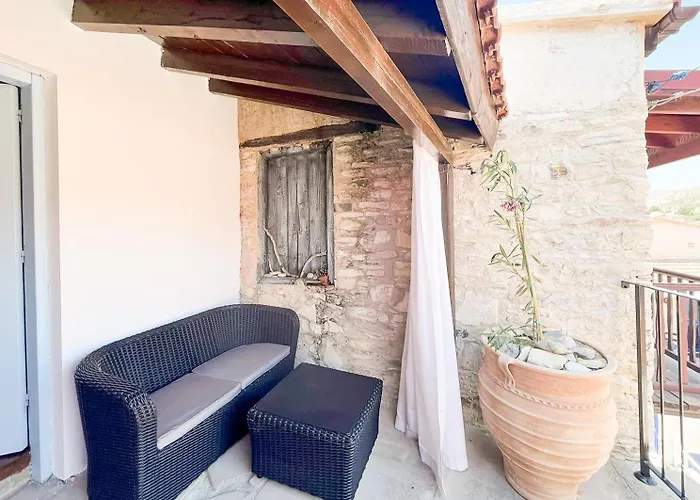 Square - With Access To Shared Pool 3 Minutes Walk * Kalavasos