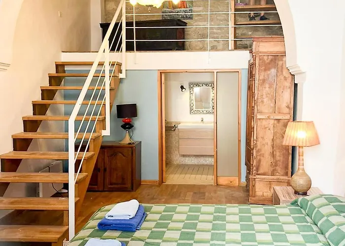 Square - With Access To Shared Pool 3 Minutes Walk Venkovský dům