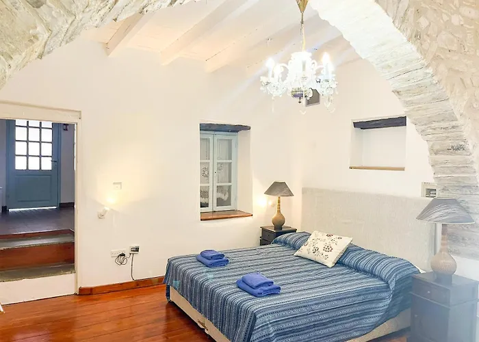 Venkovský dům Square - With Access To Shared Pool 3 Minutes Walk