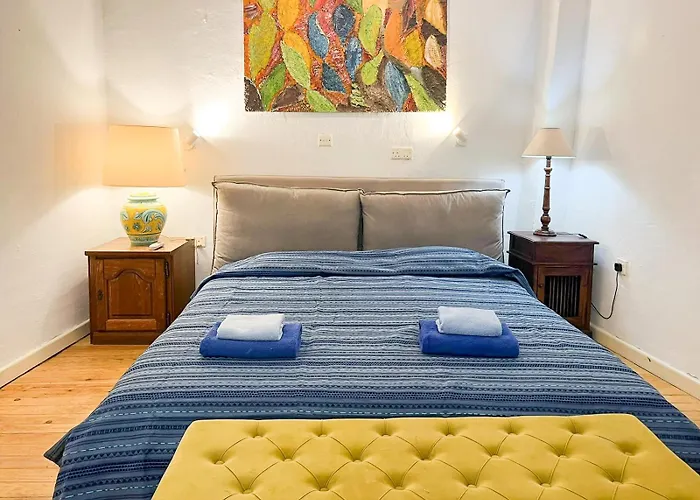 Square - With Access To Shared Pool 3 Minutes Walk Hétvégi ház *