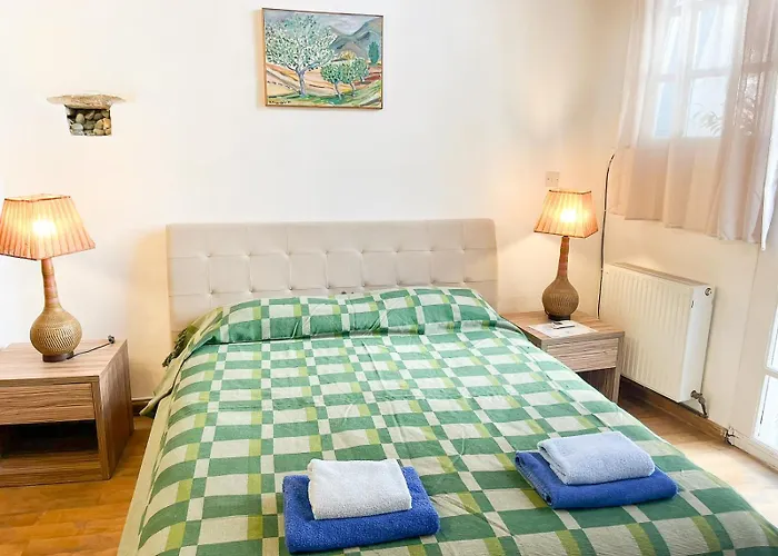 Square - With Access To Shared Pool 3 Minutes Walk Kalavasos