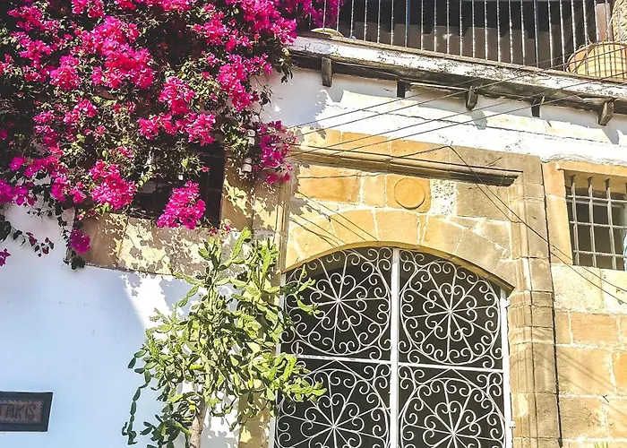 Square - With Access To Shared Pool 3 Minutes Walk *