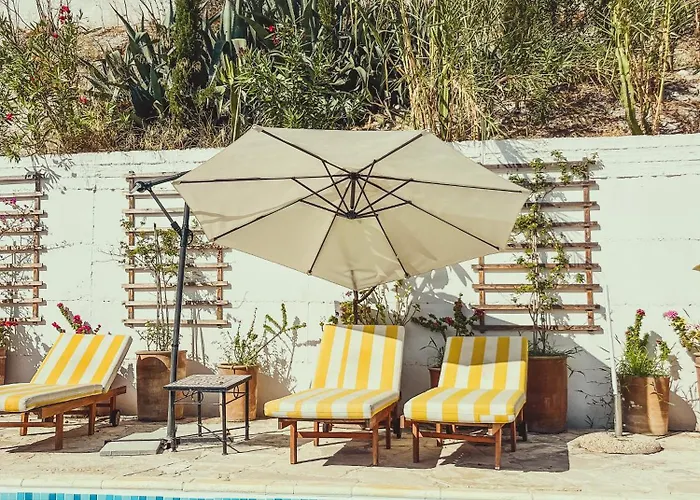 Square - With Access To Shared Pool 3 Minutes Walk Venkovský dům Kalavasos