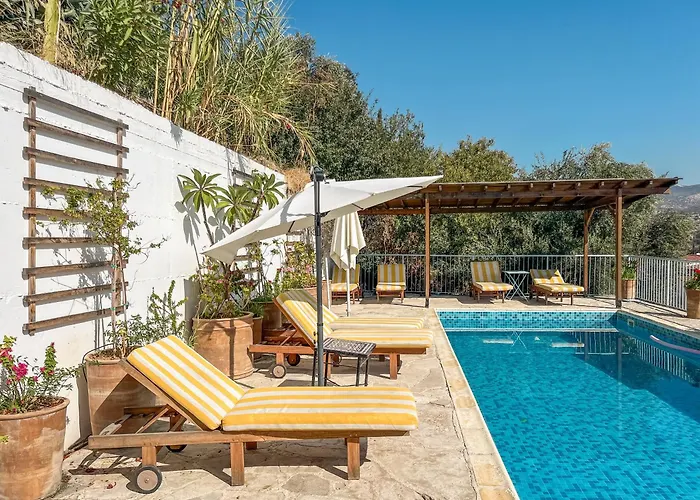 Hétvégi ház Square - With Access To Shared Pool 3 Minutes Walk Kalavaszósz