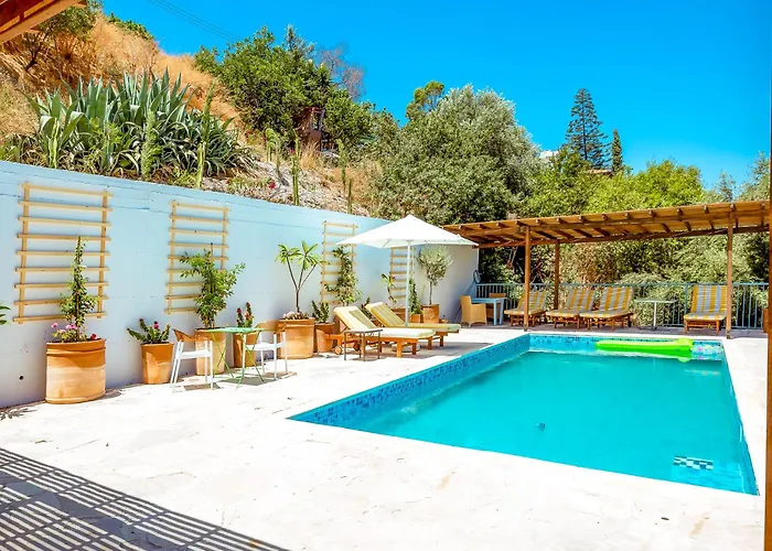 Square - With Access To Shared Pool 3 Minutes Walk Kalavasos