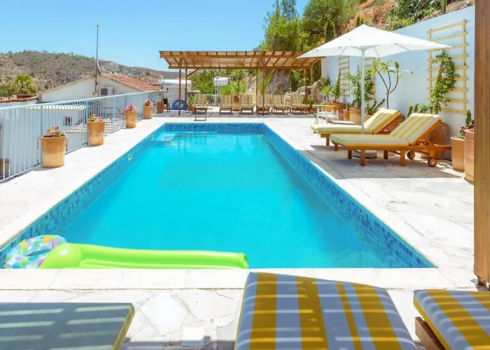 Square - With Access To Shared Pool 3 Minutes Walk * Kalavaszósz