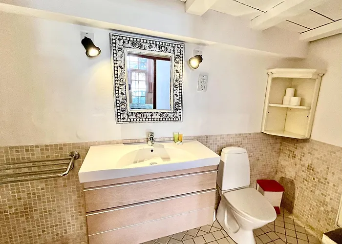 Square - With Access To Shared Pool 3 Minutes Walk Hétvégi ház