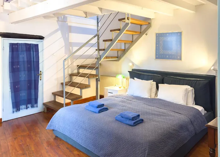 Square - With Access To Shared Pool 3 Minutes Walk