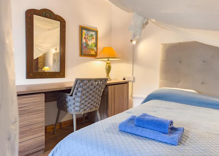 Venkovský dům Square - With Access To Shared Pool 3 Minutes Walk