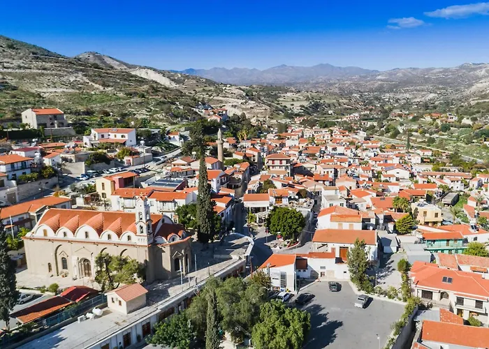 Square - With Access To Shared Pool 3 Minutes Walk Hétvégi ház Kalavaszósz