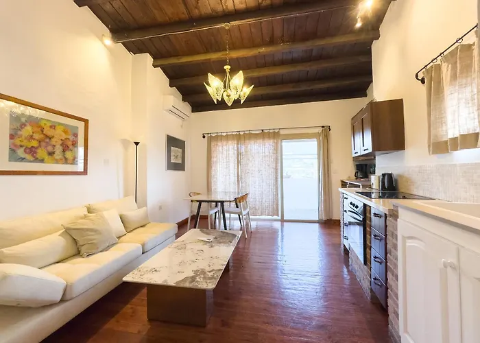 Venkovský dům Square - With Access To Shared Pool 3 Minutes Walk Kalavasos