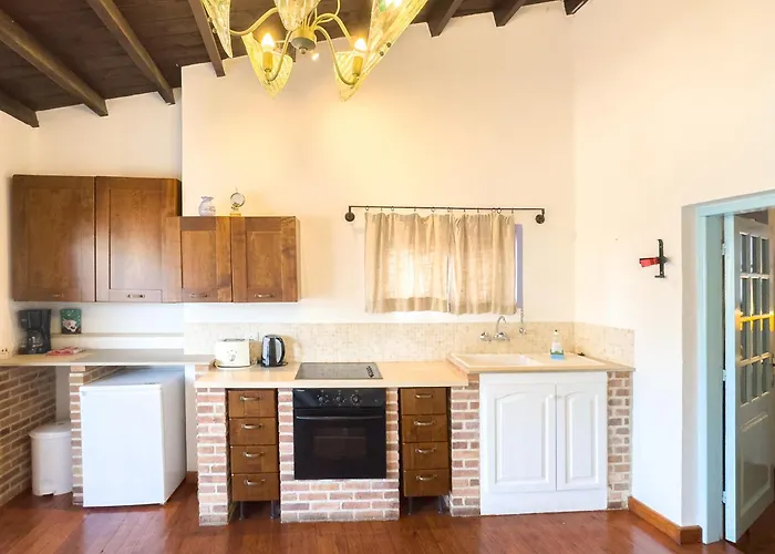 Square - With Access To Shared Pool 3 Minutes Walk *