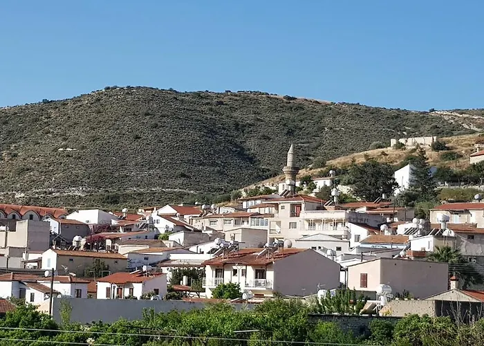 Square - With Access To Shared Pool 3 Minutes Walk Kalavasos